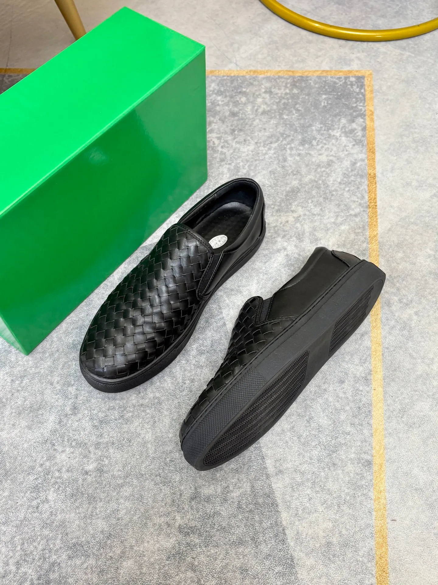 P420. BV men's casual shoes, handsome and versatile low-top shoes, woven cowhide upper, pigskin lining for the feet, 🌺🌺perfect shoe last, 🌲🌲 fashionable and handsome, comfortable on the feet, 🚗🚗wear-resistant and non-slip rubber outsole. Code number: 38-44. 45 is custom-made and cannot be returned or exchanged